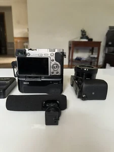 2 Sony a6000 white with Sony 16-50mm lens and various accessories + MEKE Dual - Picture 1 of 5