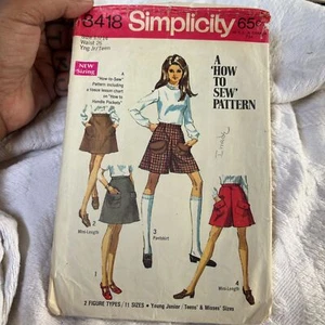 Vintage 60s SIMPLICITY 8418 How to Sew MINI PANTSKIRT SHORTS Pattern 13/14 26" - Picture 1 of 2