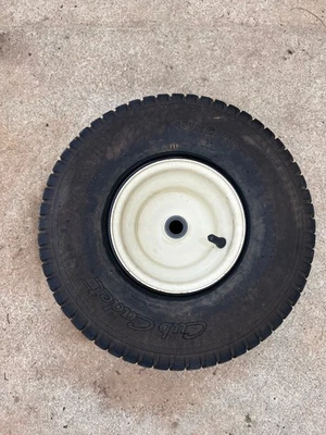 Llanta y neumático de rueda delantera Cub Cadet LT1045 15x6,00-6 634-04405-0499 Foto 1 de 4