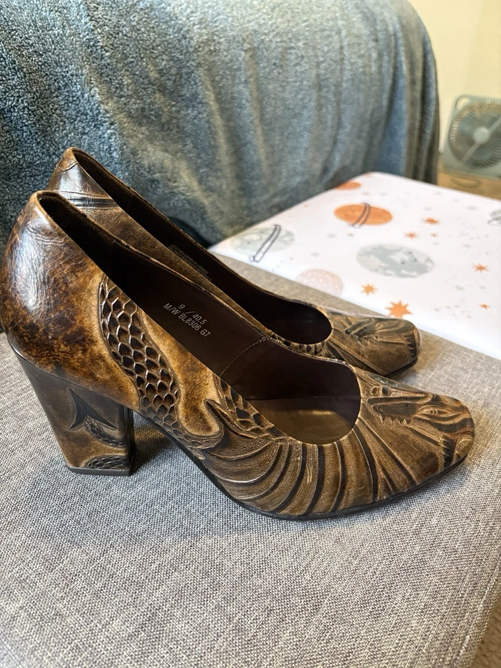 Nuevo BOLO Mujer Cuero Artesanal Marrón Lazo Tacón Medio Zapatos Zapatos de salón talla 9 EE. UU. Foto 1 de 4