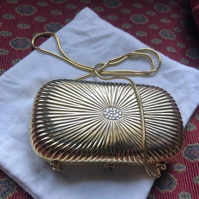 Cartera de Noche de Metal Tono Dorado Hecha en Italia Saks 5th Avenue Años 70 De Colección     Foto 1 de 4