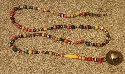 Wood Beaded garden Decor indoor outdoor Large Brass Bell Beaded 76 inch Foto 1 de 4