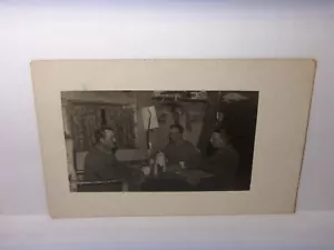 CARTOLINA MILITARE ESERCITO TEDESCO EPOCA PRIMA GUERRA MONDIALE FOTO REALE 3 SOLDATI CHE PRENDONO CAFFE' - Foto 1 di 2
