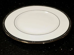 LENOX DIAMOND SOLITAIRE DINNER PLATE 10 7/8" FINE BONE CHINA MADE IN U.S.A. - Picture 1 of 6