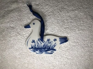 Adorno de Navidad Pato Estilo Delft Azul y Blanco De Colección Russ Berrie Co - Imagen 1 de 2