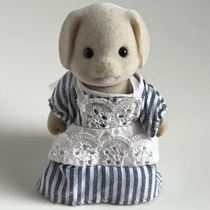 Sylvanian Families Regency Hotel Mrs Basset Maid Cleaner Figure Calico Critters - Photo 1/3