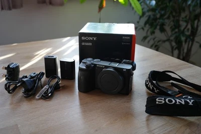 Sony Alpha a6600 (ILCE-6600) APS-C Kamera - Schwarz,  2700 Auslösungen - Bild 1 von 4