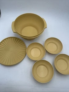 Tupperware Harvest Gold Servalier 10" Salad Serving Bowl 880-4 + Lid 4 Bowls VGC - Picture 1 of 21