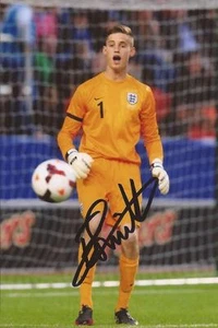 ENGLAND & SOUTHEND: TED SMITH SIGNED 6x4 ACTION PHOTO+COA - Picture 1 of 1