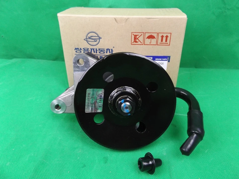 GENUINE MERCEDES BENZ MB VAN MB100 & MB140 SERIES DIESEL POWER STEERING PUMP  - Image 1 of 1