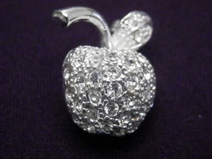 Pin de manzana estrás firmado en tono plateado romano vintage - Imagen 1 de 4