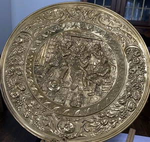Vtg Brass Colonial Tavern Scene Wall Plaque Chimney Flue Cover 22.5 " Diameter - Picture 1 of 11