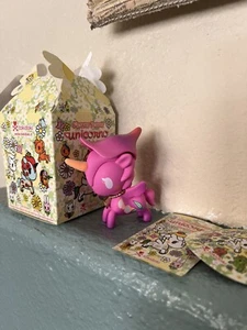 Tokidoki Unicorno Flower Power Serie 2 Calla Lily Chaser mit Box Sticker Anleitung - Bild 1 von 2
