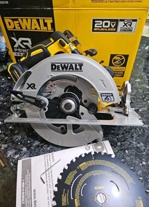 DEWALT 20V MAX XR 7-1/4" Circular Saw Tool Only with Power Detect Tool Open Box - Picture 1 of 5