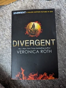 Divergent Book Paperback Veronica Roth - Picture 1 of 2