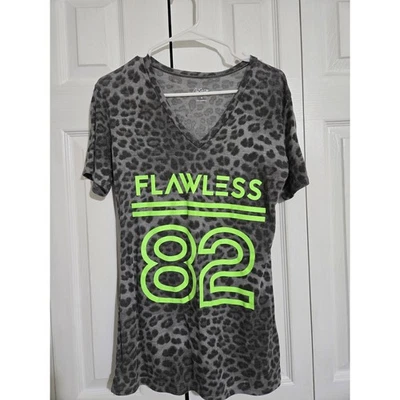 City Street Camiseta Mujer Pequeña Gris Estampado Leopardo Cuello en V Gráfico Foto 1 de 4