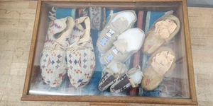 Antique 19th Century Sioux & Apache Beaded Moccasins & Inuit/Yupik Blanket - Picture 1 of 24