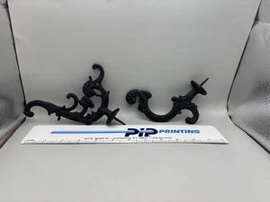 Ganci da parete in ghisa lotto di 2 ganci / 2 stili 31 e 32 - Foto 1 di 10