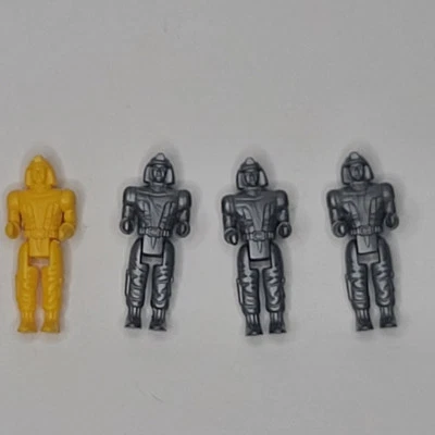 LOTE de 4 figuras espaciales Multimac piloto piloto piloto amarillo y gris plata vintage Foto 1 de 3