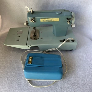 Vintage Montgomery Wards Signature Junior Toy Sewing Machine with Remote Switch - Picture 1 of 15