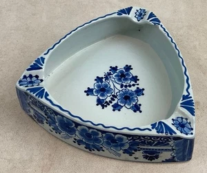 Ancien XXème très beau cendrier en céramique Delft décor floral - Bild 1 von 4