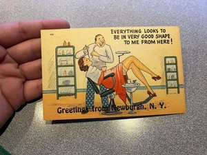 Cartolina vintage Newburgh NY saluti gambe dentista cattivo sembra buona da qui  - Foto 1 di 2