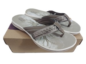 clarks brinkley jump flip flop