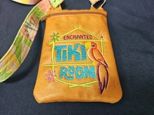 Disney Parks - Bolso Bandolera Habitación Tiki Encantada RARO 🔥🔥 - Imagen 1 de 6