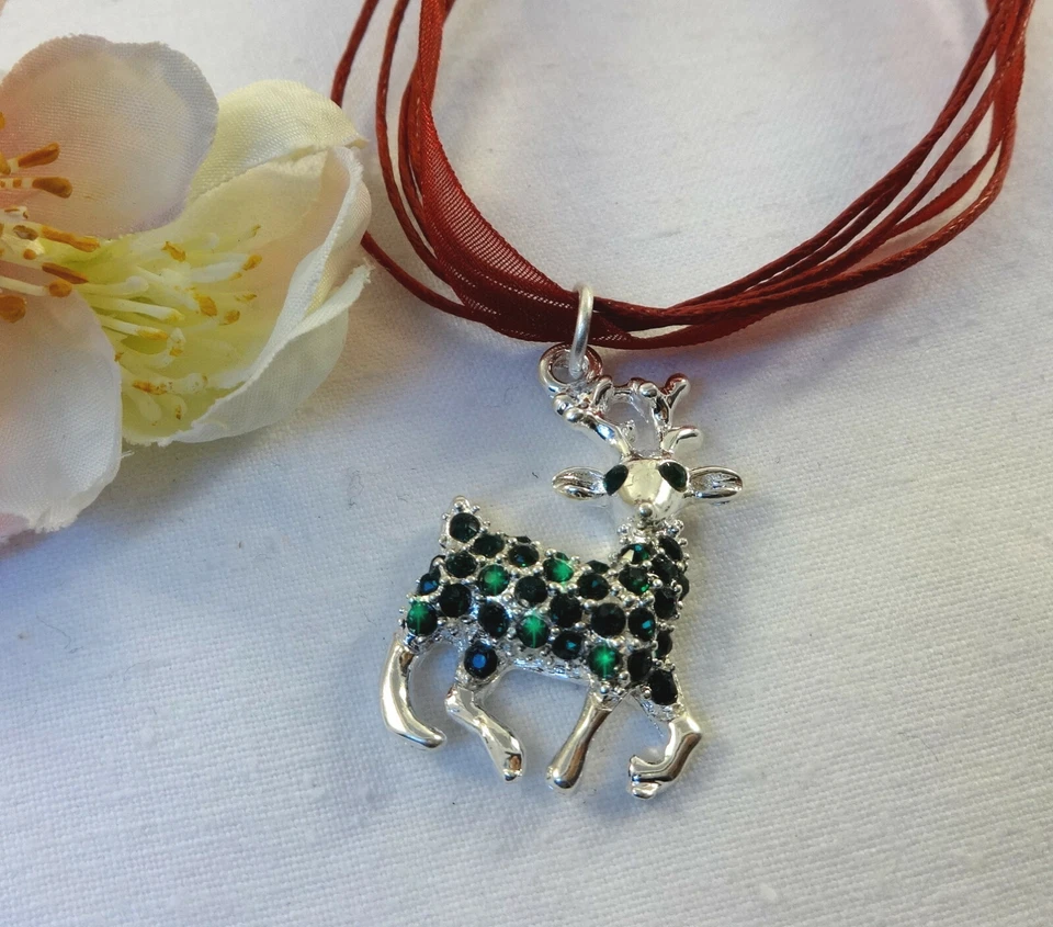 HIRSCH DIRNDL KETTE HALSKETTE STRASS ORGANZA SILBER BAND ANHÄNGER ROT WEINROT - Bild 1 von 1