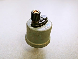 NEW ORIGINAL GENUINE PORSCHE 911 VDO OIL PRESSURE SENDING UNIT 1970-73 - Picture 1 of 5