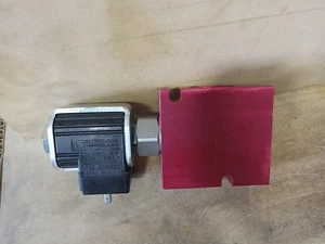 Sterling Hydraulics 1 way Solenoid Valve 24V 18W LB10553A 2 prong - Picture 1 of 6