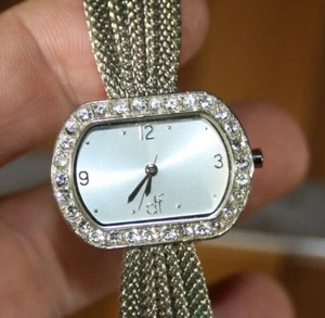 Daisy Fuentes Ladies Wrist Watch BEAUTIFUL 30 CRYSTALS ON BEVEL Original box F84 - Picture 1 of 9