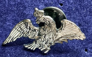 EAGLE WITH CROWN WINGS OUTSTRETCHED POLISH/BAVARIAN ? WHITE METAL PIN BADGE - Picture 1 of 3