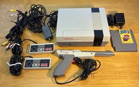 Nintendo NES Console With Cables 2 Controllers Model NES-001  SuperMario Zapper