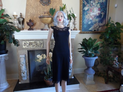 Abito in pelle nera Moschino economico a buon mercato con dettaglio ricamo taglia 10