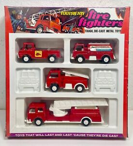 TootsieToy Fire Fighters Diecast Metal Set Fire Chief Truck 1747 New Sealed