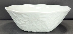 Milk Glass 7 1/4” Dessert Fruit Bowl Daisy Floral All Over Impressed Pattern - Picture 1 of 15