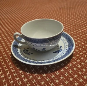 Taza de té y platillo Royal Copenhagen Dinamarca Fajance rosas azules Tranquebar. - Imagen 1 de 9