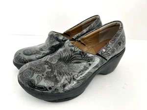 Nurse Mates Bryar Damenschuhe Größe 8,5 Paisley rutschfest schwarz grau bequem - Bild 1 von 11