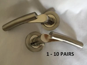 Asas de puerta de palanca redonda curva estilo Verona estilo fresco satinado dúo moderno - Imagen 1 de 19