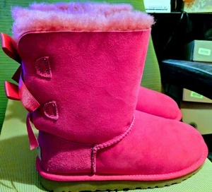 UGG KID MINI BAILEY BOW  GIRLS SUEDE SHEEPSKIN  US SZ 4 EU 34 100% ORIGINAL - Picture 1 of 4