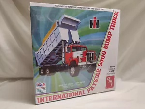 International Paystar 5000 Dump Truck - 1:25 - amt - Bild 1 von 5