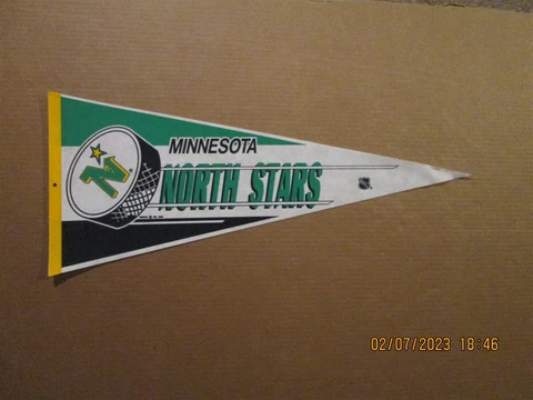 NHL Minnesota North Stars Vintage Defunct 1989 Team Logo Hockey Puck Pennant Cover