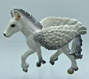 "Hermosa figura de fantasía Schleich PEGASUS caballo volador D-73527 corazón púrpura 3""" - Imagen 1 de 9