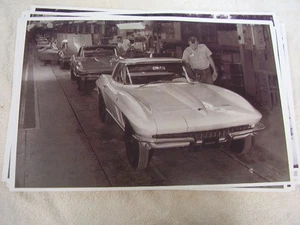 1966 CHEVROLET CORVETTE ASSEMBLY  LINE  11 X 17  PHOTO /  PICTURE - Picture 1 of 1