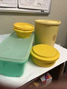Vintage Tupperware Lot of 8 Pieces - Picture 1 of 5