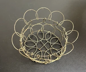 Collapsible Wire Egg Basket Farmhouse Rustic Vintage - Picture 1 of 5