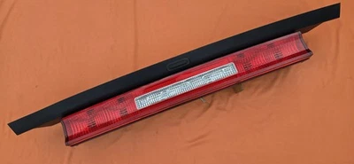 🛑OEM 2008 - 2014 DODGE CHALLENGER TRUNK LED CENTER TAIL LIGHT LAMP TAILLIGHT 🛑 - Imagem 1 de 4