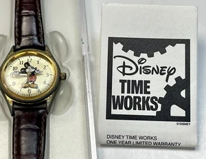 Reloj clásico vintage Walt Disney Mickey Mouse Time Works exclusivo de parque temático - Imagen 1 de 5