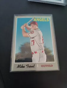 2019 Topps Heritage #485 Mike Trout numero alto stampa corta SP Angels - Foto 1 di 2